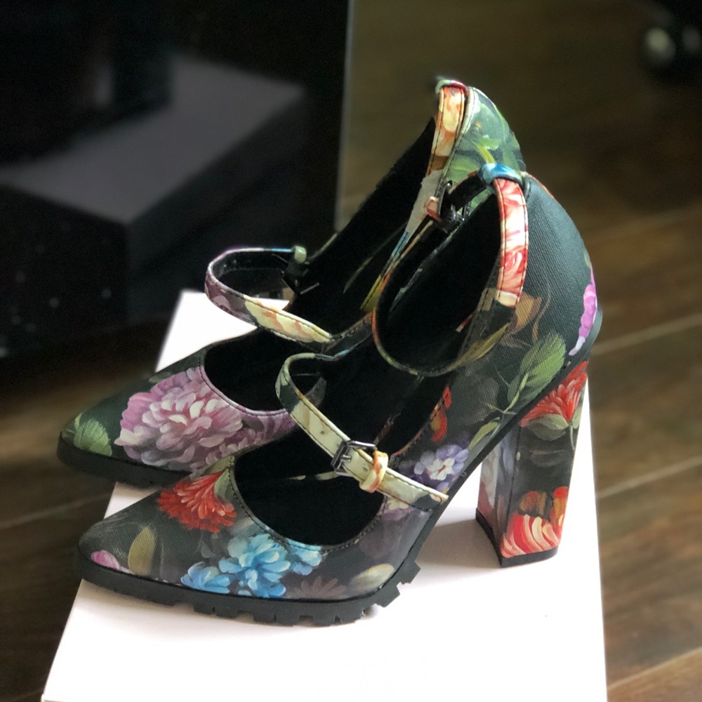Floral Pointed Pumps